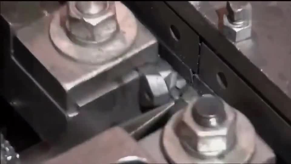 铁钉是这样怼出来的