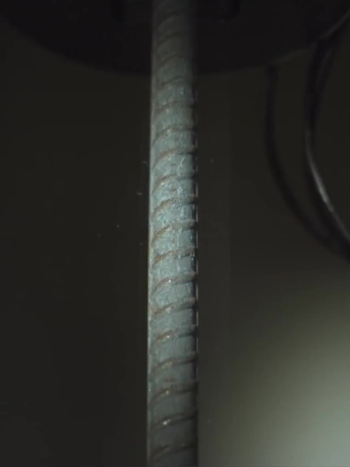 慢镜头记录螺纹钢拉断瞬间震撼