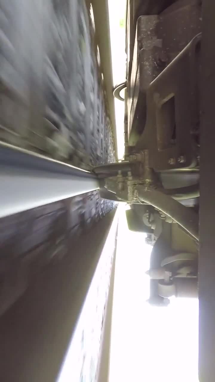 火车变轨你看过从轮子底下看你肯定没见过抖音小助手