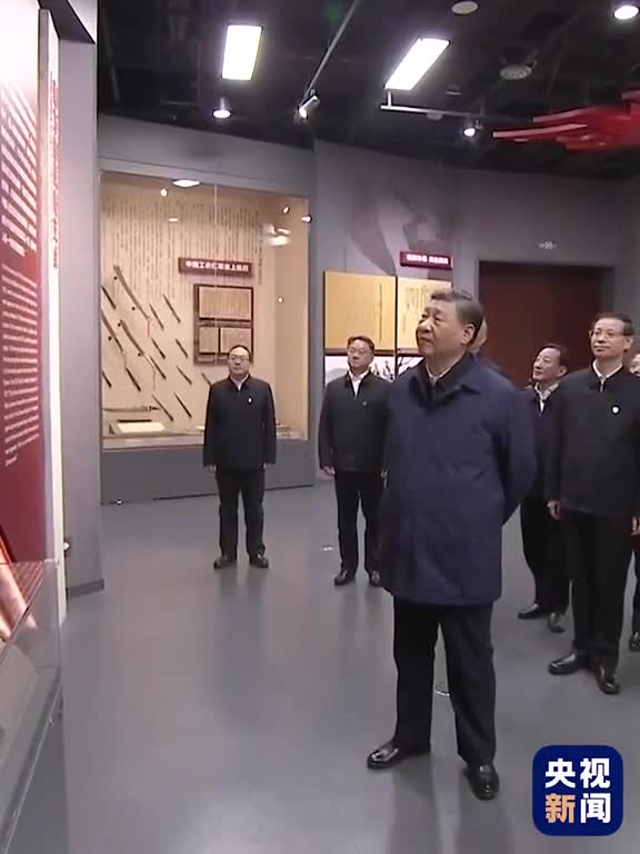 现场视频12月3日习近平来到江苏盐城参观新四军纪念馆