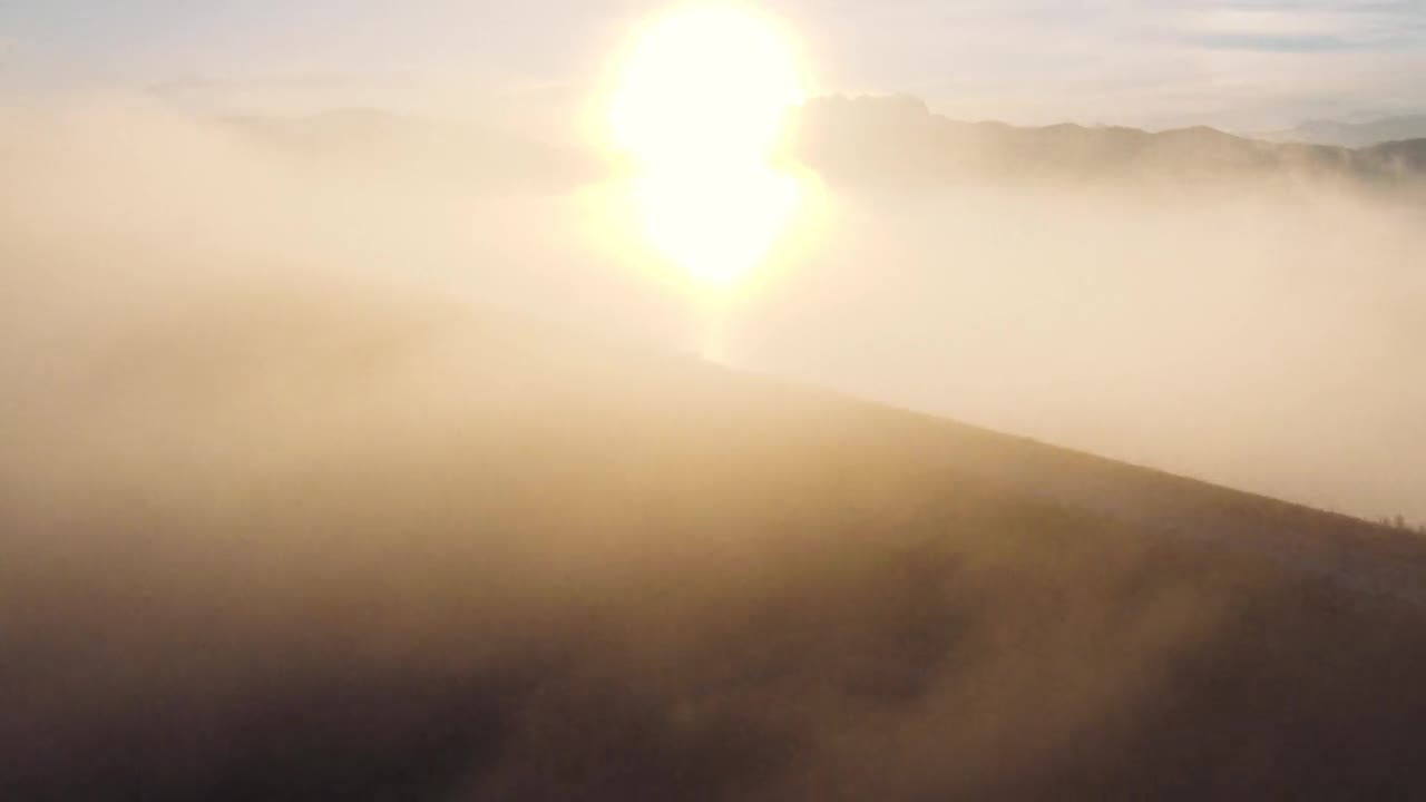 秋风送爽瓜果飘香在九月见证各地乡村里丰收的颜色