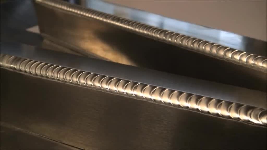 鱼鳞焊就是这样焊的手法很重要焊的越好工资越高