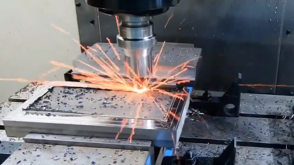 这火花看起来跟六毛钱特效一样但它是真的