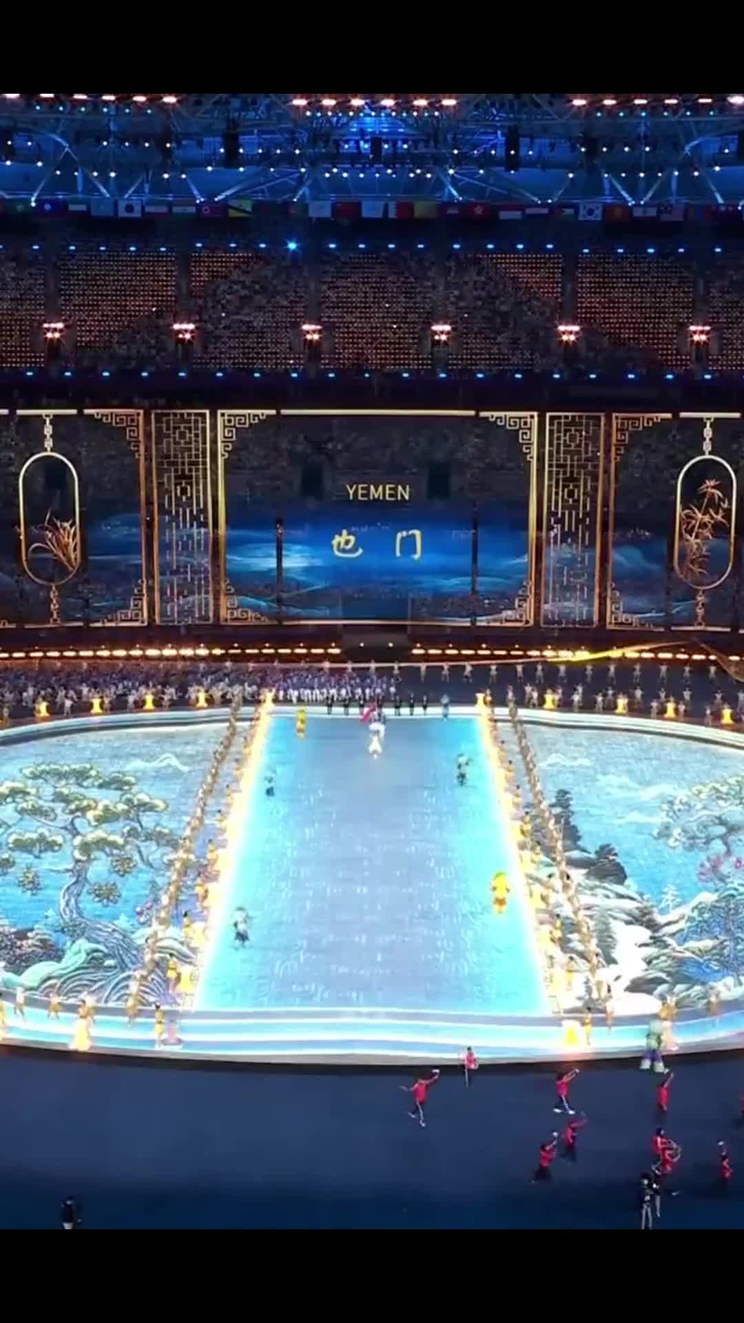 直击杭州亚运会开幕式现场中国代表团入场现场响起歌唱祖国全场沸腾习近平主席向中国体育代表团挥手致意