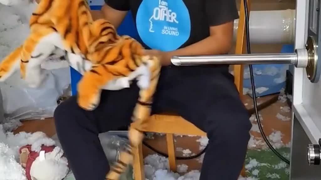 管子插进去一放气毛绒玩具就填充好了长见识了