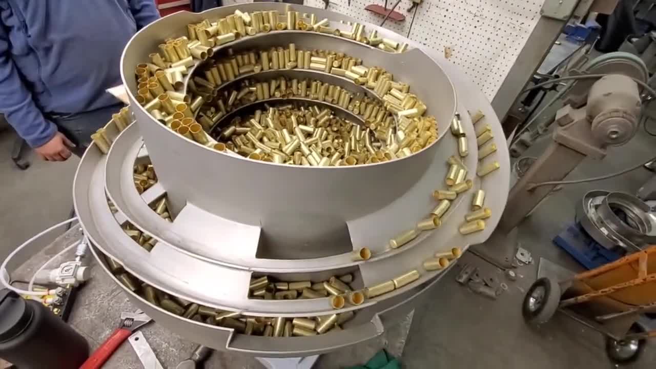 抖着抖着自动排队进去有趣的现象发生了振动盘原理是什么