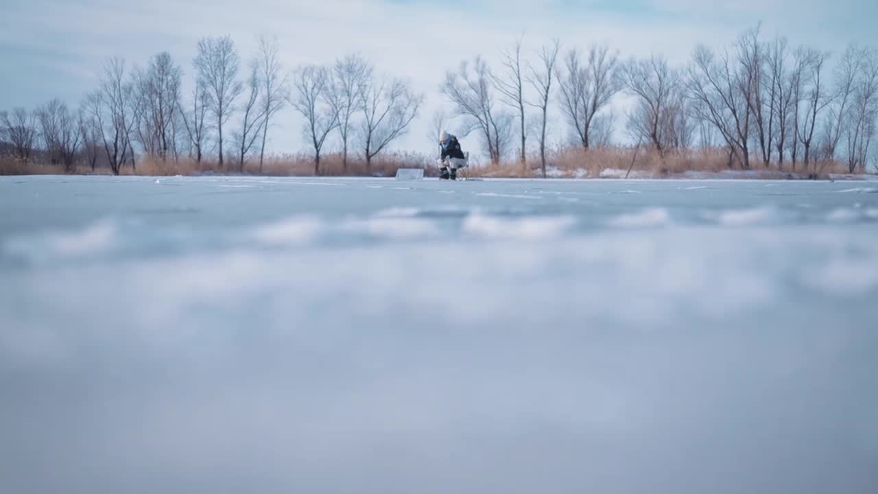 今年的鱼就摸到这儿吧忙着在查干湖真摸鱼的星球研究所主创桢公子本桢祝你年年有余