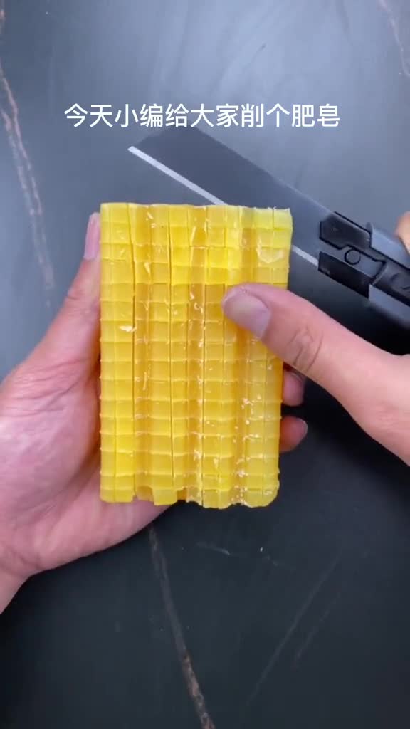 原来美工刀片用钝了折断一节又是一个新的以前是不是都丢了呢