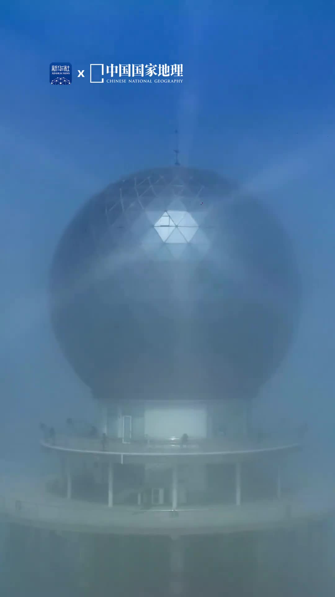 你见过云雾缭绕的烟台吗位于山东半岛北部的烟台是一座风光旖旎的滨海城市春季平流雾将整座城市涂抹得若隐若现从空中俯瞰宛若缥渺清丽的人间仙境