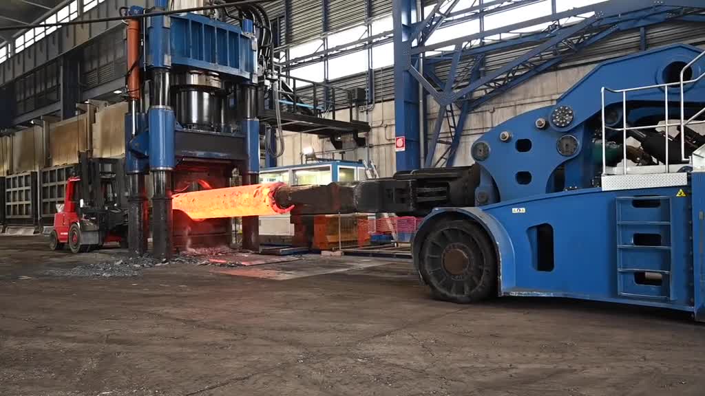 大型热锻压场面真热乎