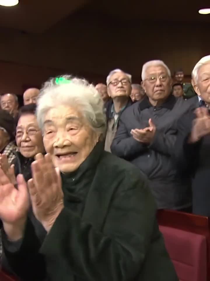 现场视频中央军委举行慰问驻京部队老干部迎新春文艺演出习近平向全军老同志祝贺新春