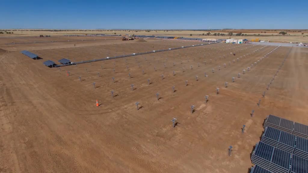 38秒带你看看光伏发电场建造过程长见识了