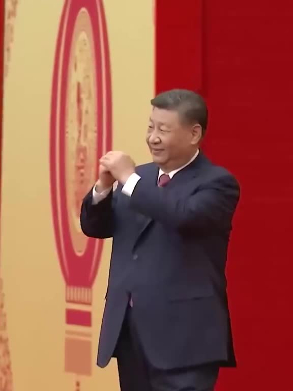 现场视频习近平向全国各族人民向港澳台同胞和海外侨胞拜年来源央视时政