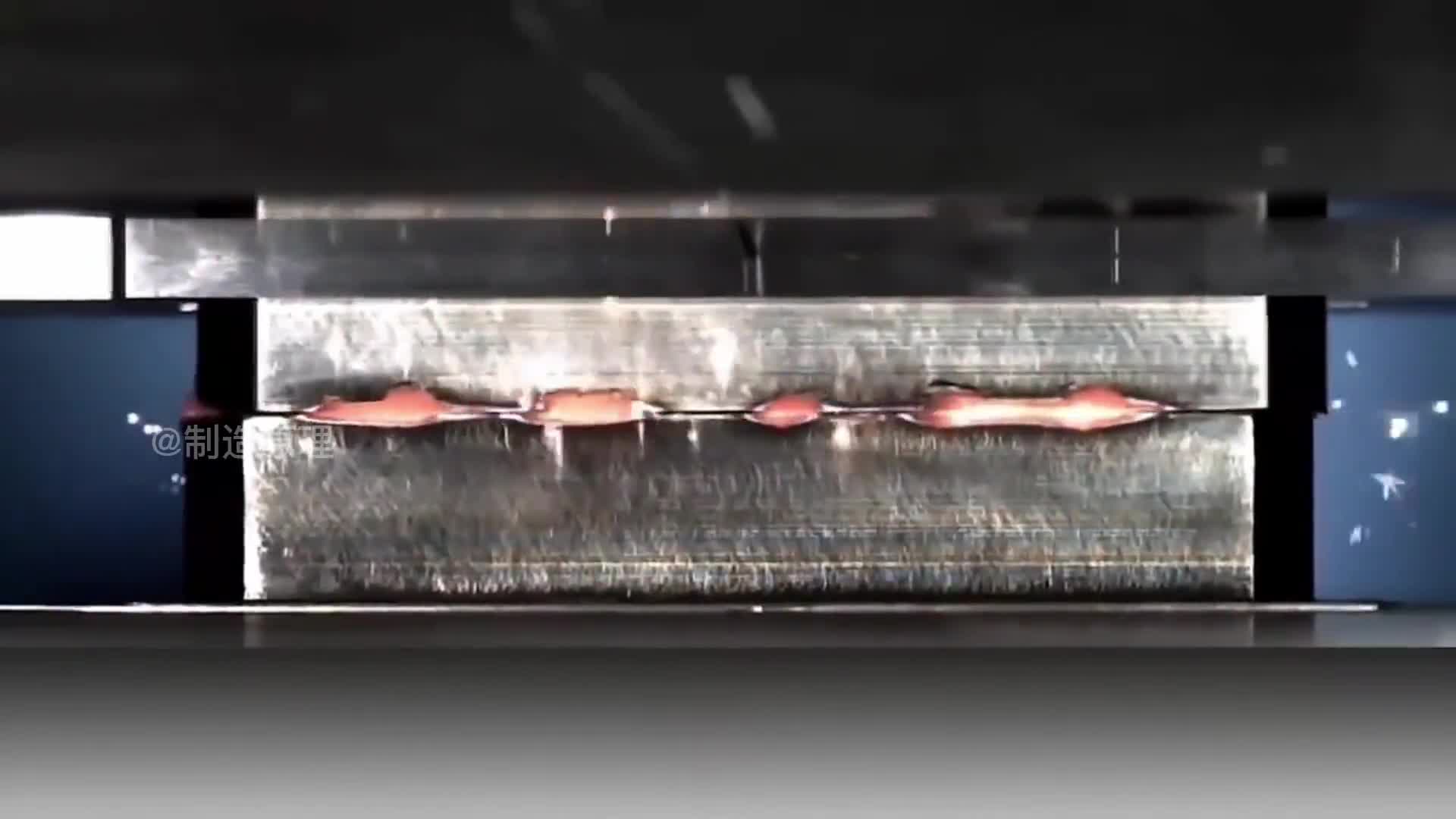 不可思议的摩擦焊接抖着抖着两块金属就连在一起真是大开眼界