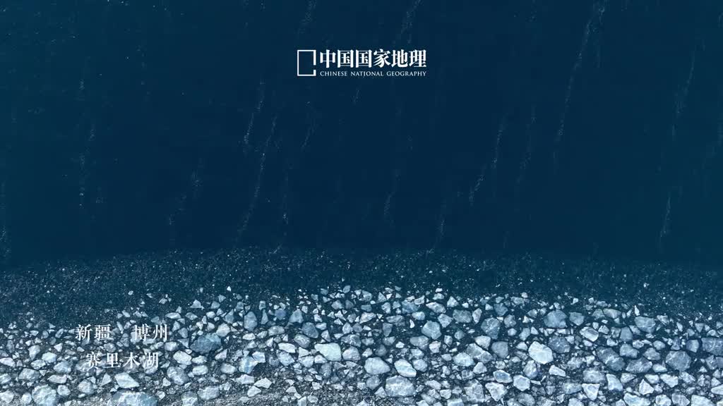 令人极度舒适的风景多来点从空中俯瞰你会发现大地上精妙绝伦的秩序之美自由排列的盐池灵活游走的田埂随性散落的花团光影变幻的沙丘像旋律像诗行激荡起无限遐想