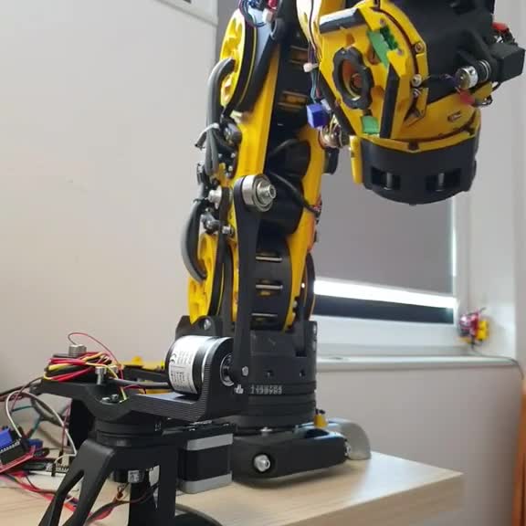 机械臂内部长啥样把外壳去掉看看