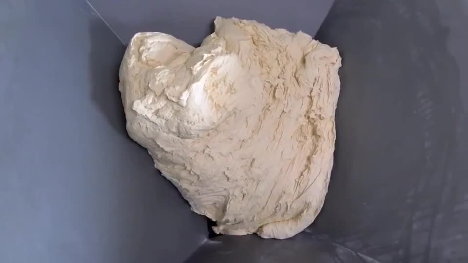 面粉进去面包出来全程自动化带你看看面包的加工过程第一集