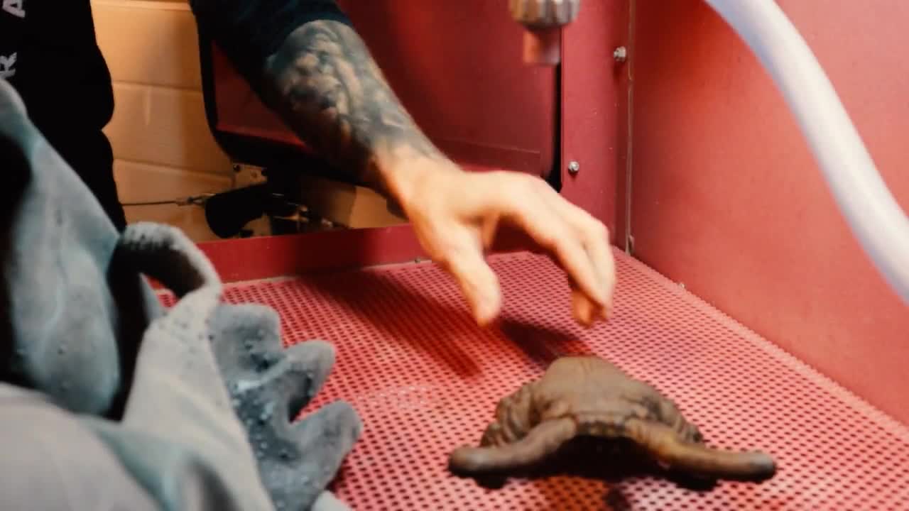 喷砂工艺是如何把锈清除的近距离感受一下