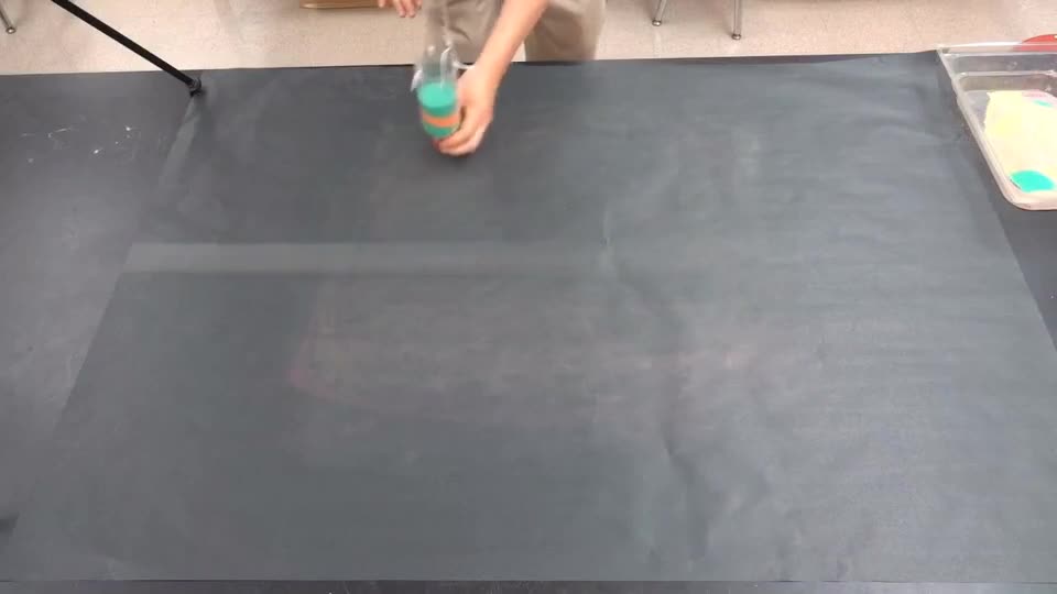 用绳子挂一瓶沙子自然摆动能画出如此规律的图案