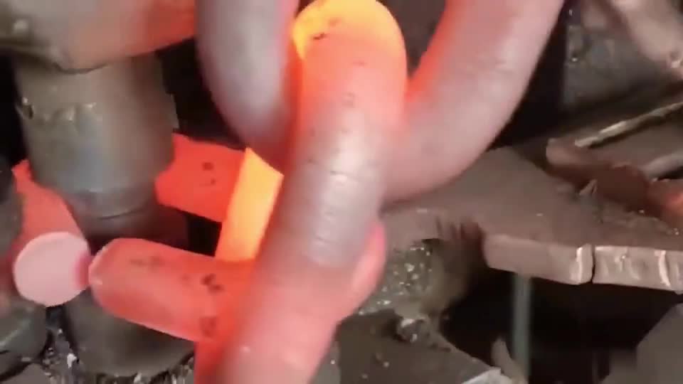 大号铁链制造过程