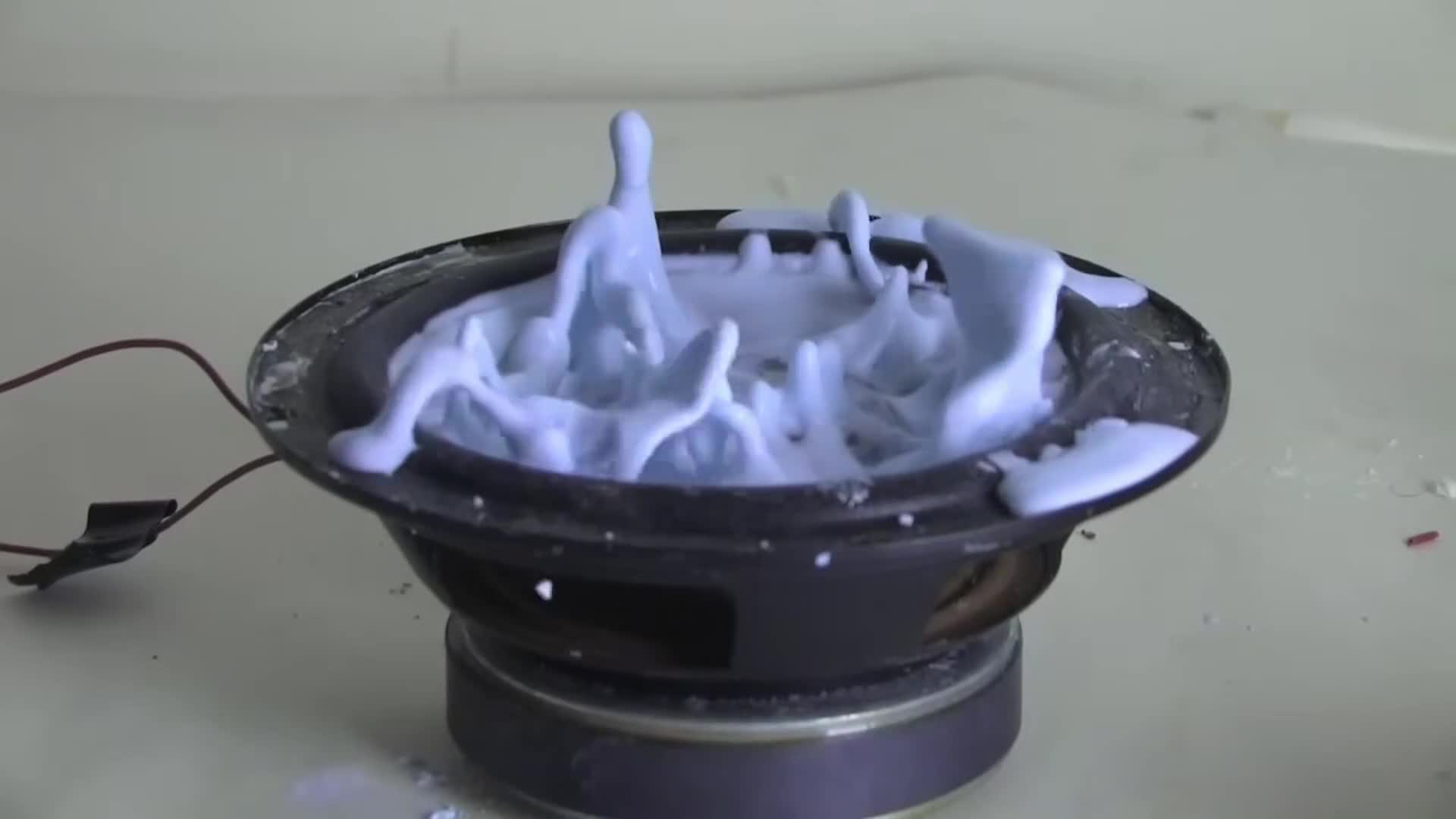 扬声器到底怎么把声音发出来的背后的原理太巧妙了