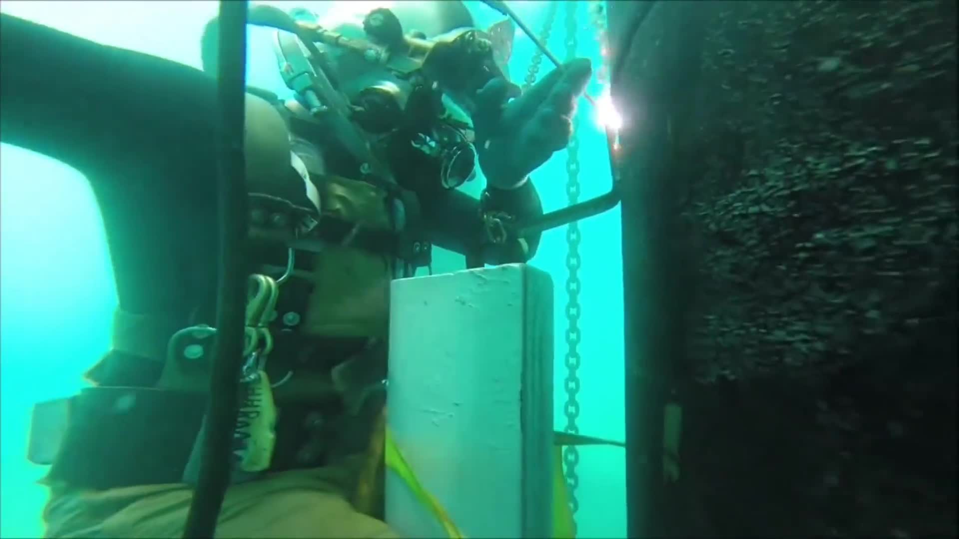 潜入水下焊接掌握这项技术的人月工资至少5万起步