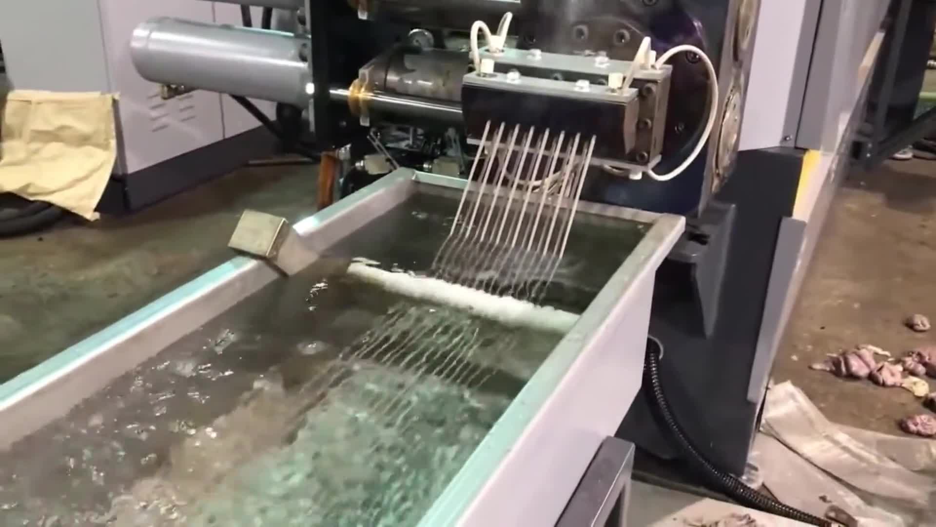 像面条一样挤出来塑料颗粒原来是这样制造的长见识了