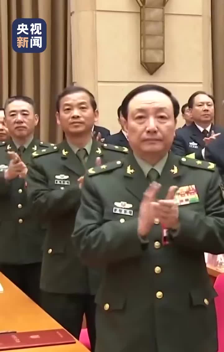 现场视频习近平出席解放军和武警部队代表团全体会议