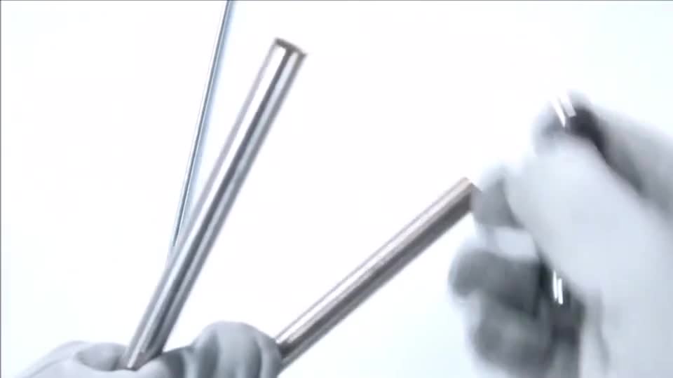 钛棒与不锈钢棒看打磨火花就能分的清同体积的钛棒轻不锈钢棒重