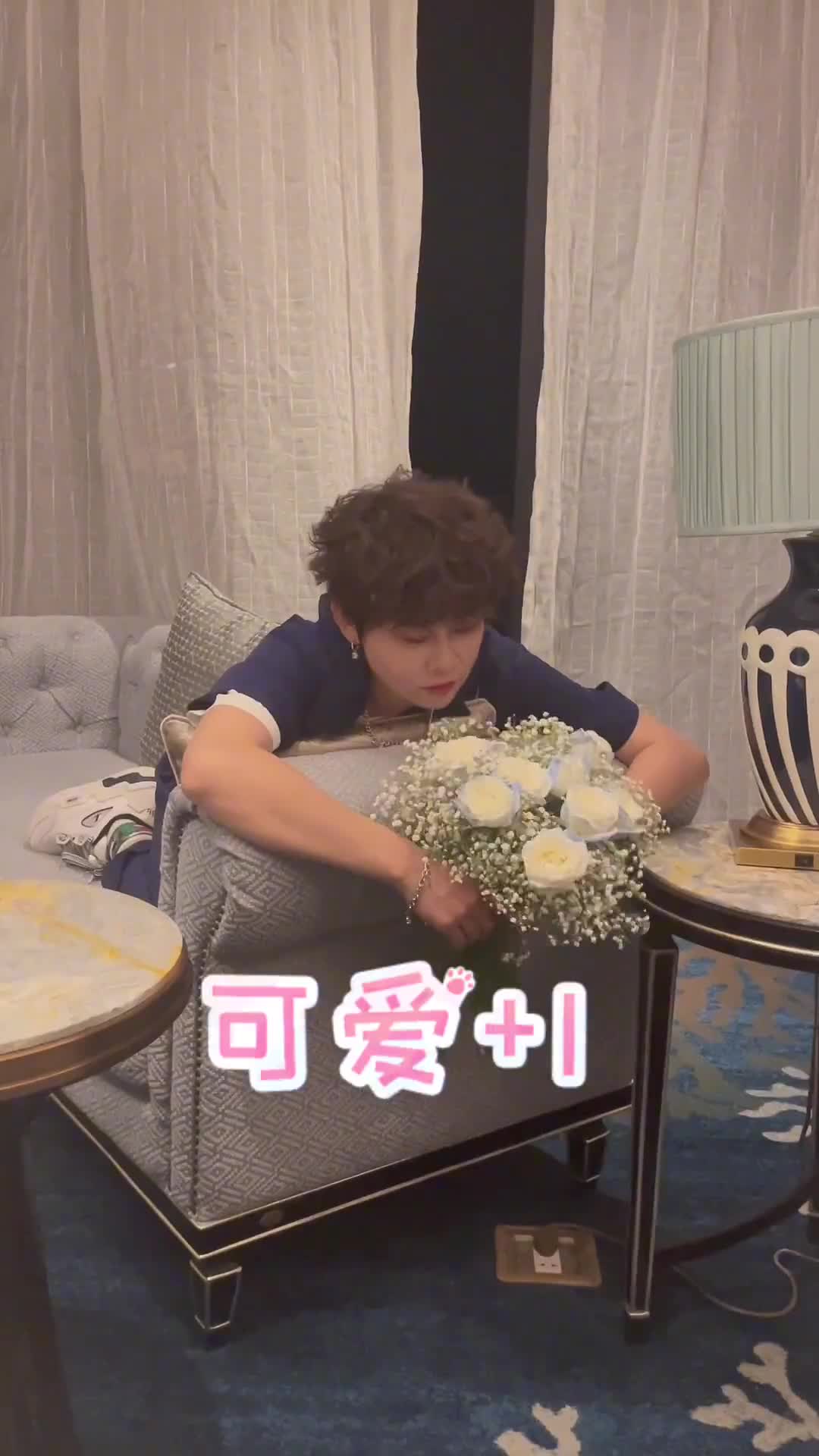 王濛来了今晚7点来电讯直播间王濛带你精选国货优品开启每日国潮购