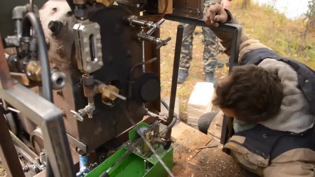 烧柴火的蒸汽火车感受一下蒸汽火车的魅力