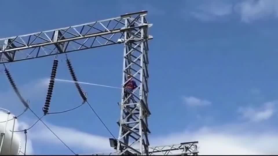 高压水枪清洗高压线绝缘端子我也是第一次见请大神来说说抖音小助手