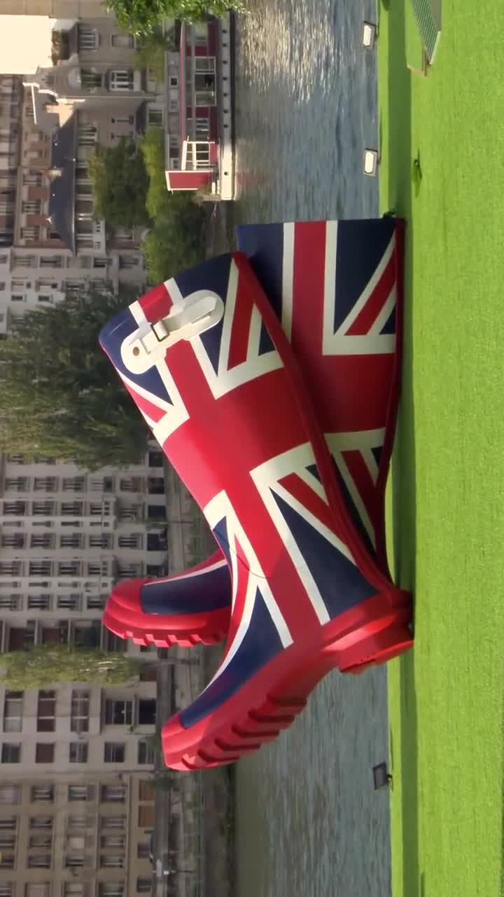 谁的鞋扔这里不要我拿走了啊